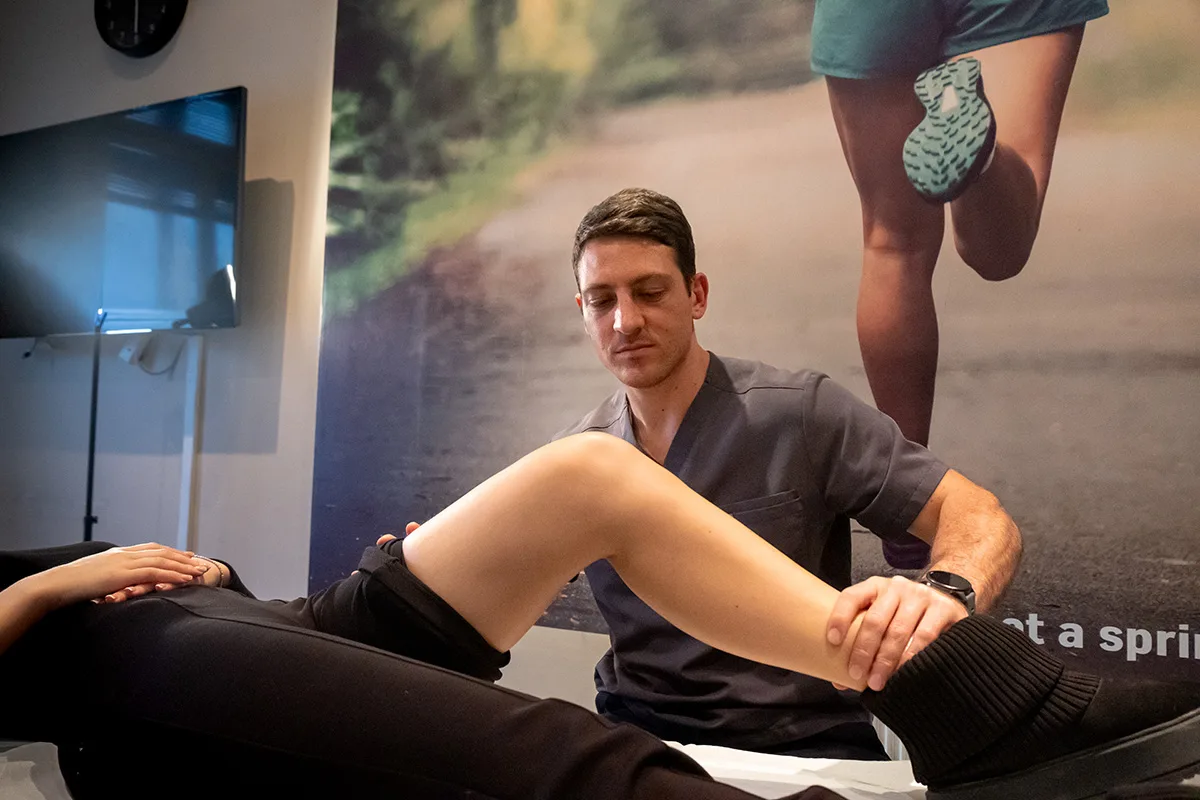 Knee physiotherapy for an ACL injury